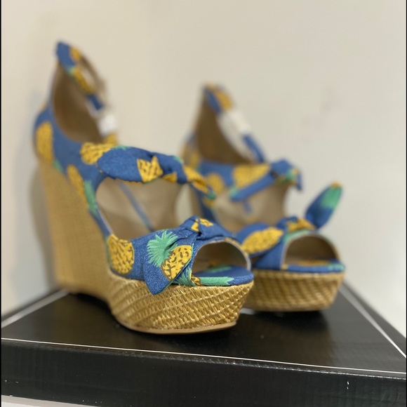 NIB! Clearance Pineapple blue dual strap wedges - Picture 7 of 7